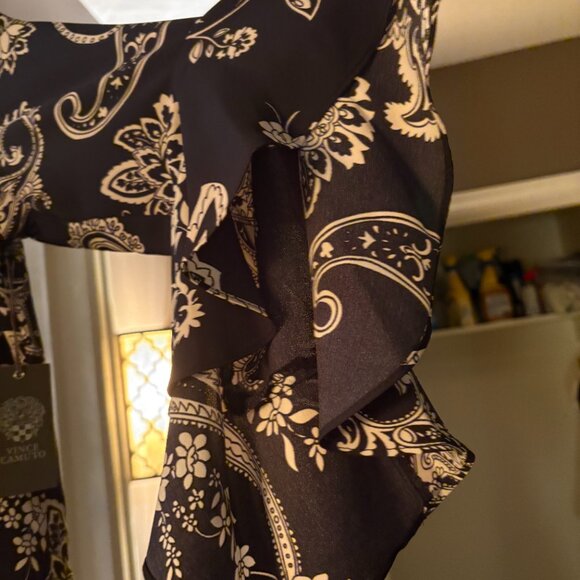 NWT Vince Camuto Black Floral Bell Sleeve Blouse Size M - Picture 11 of 12